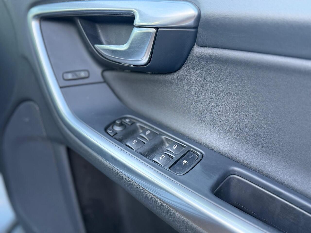 Used Volvo V60 2011 for sale - 76803572: Photo 32