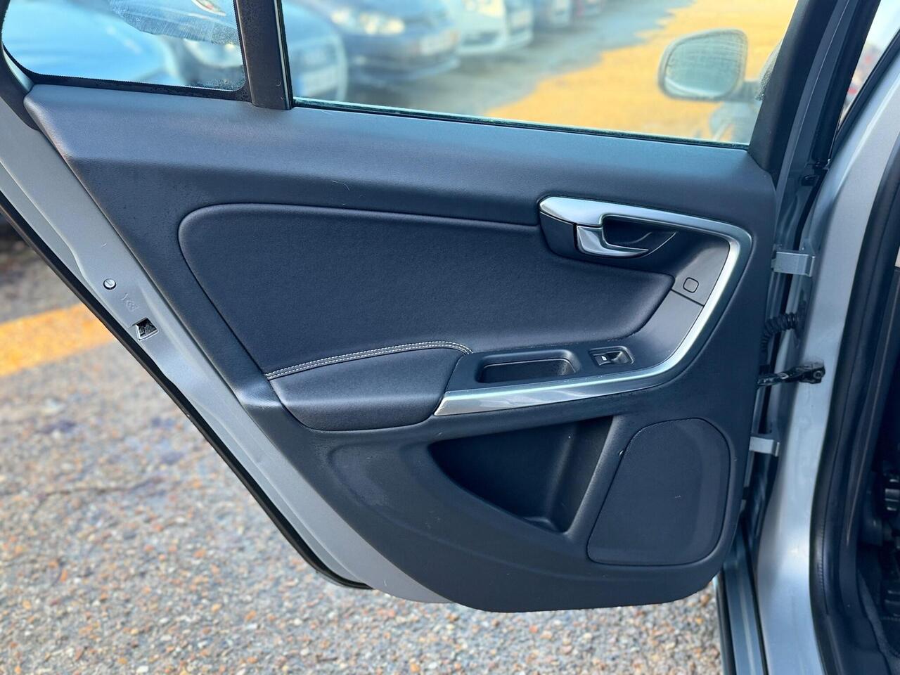 Used Volvo V60 2011 for sale - 76803572: Photo 40