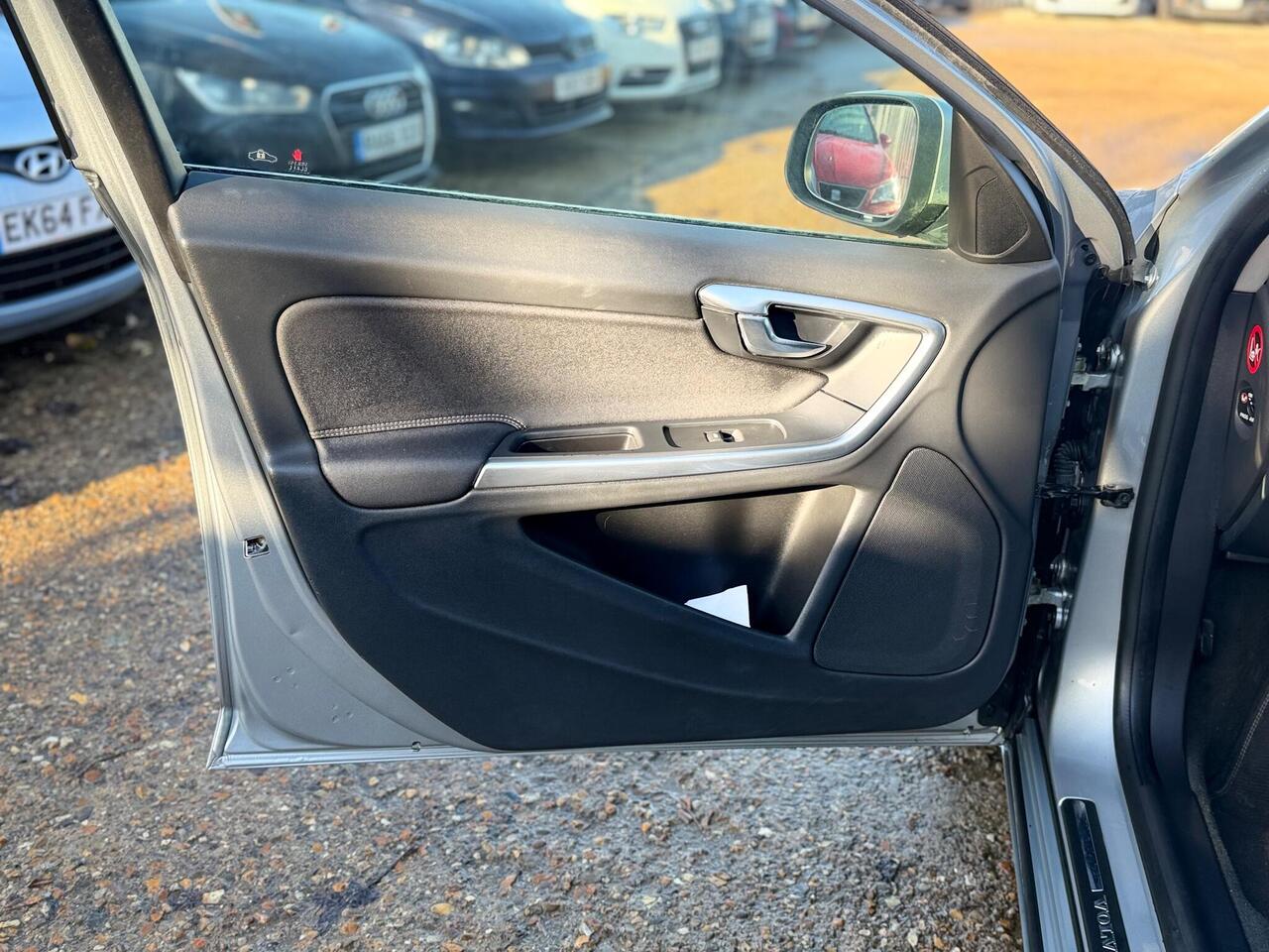 Used Volvo V60 2011 for sale - 76803572: Photo 41