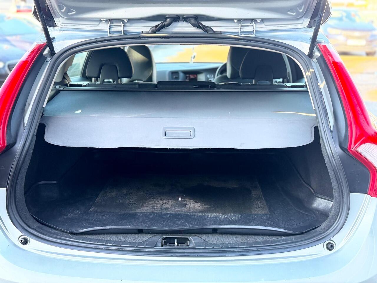 Used Volvo V60 2011 for sale - 76803572: Photo 44