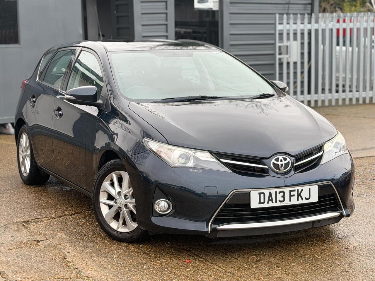 Used Toyota Auris 2013 for sale - 77298412: Photo 2
