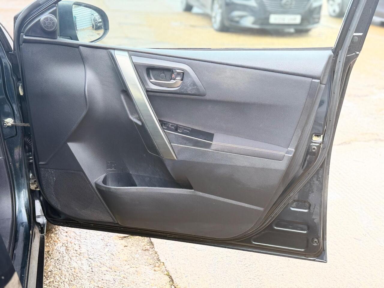 Used Toyota Auris 2013 for sale - 77298412: Photo 27