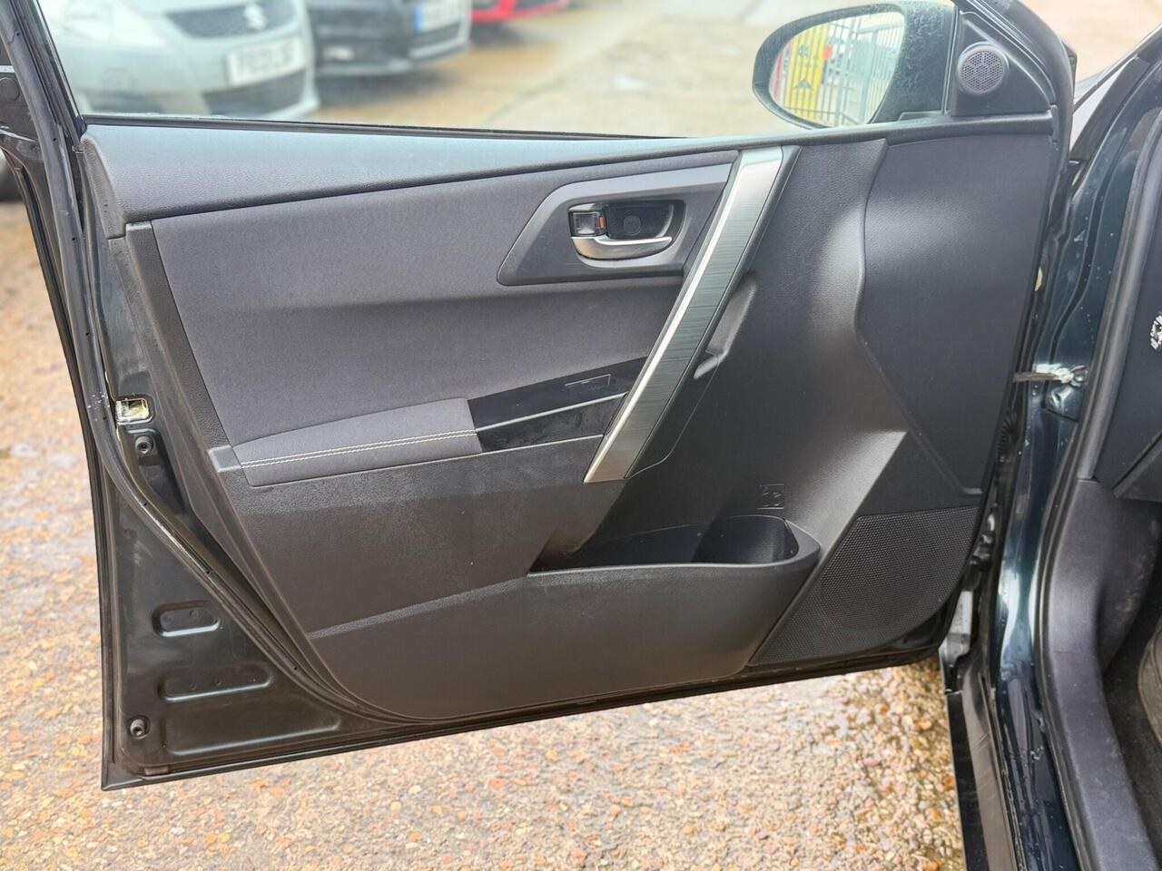 Used Toyota Auris 2013 for sale - 77298412: Photo 30