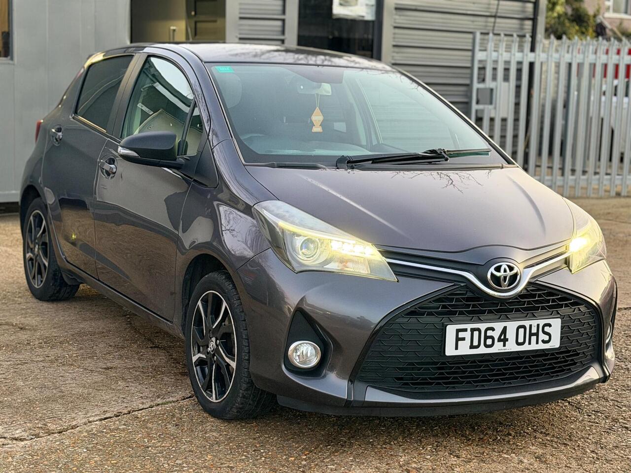 Used Toyota Yaris 2014 for sale - 76900094: Photo 2