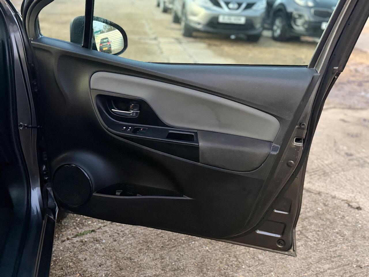 Used Toyota Yaris 2014 for sale - 76900094: Photo 23