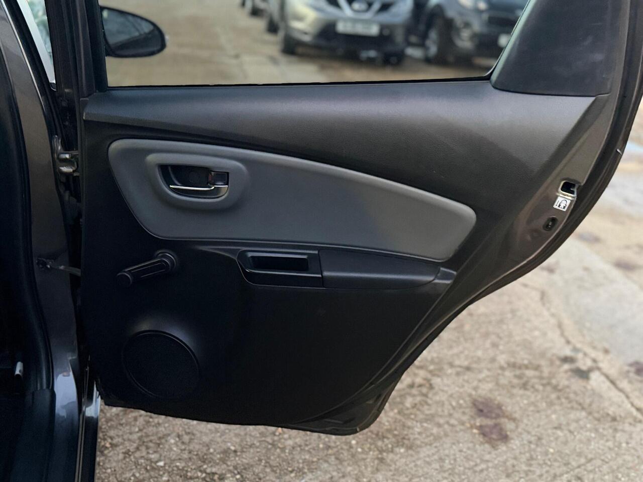 Used Toyota Yaris 2014 for sale - 76900094: Photo 24