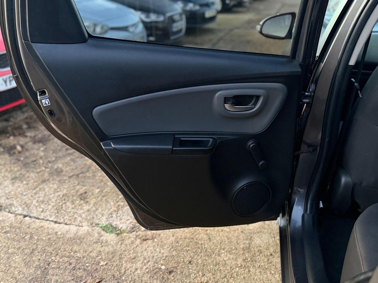 Used Toyota Yaris 2014 for sale - 76900094: Photo 25