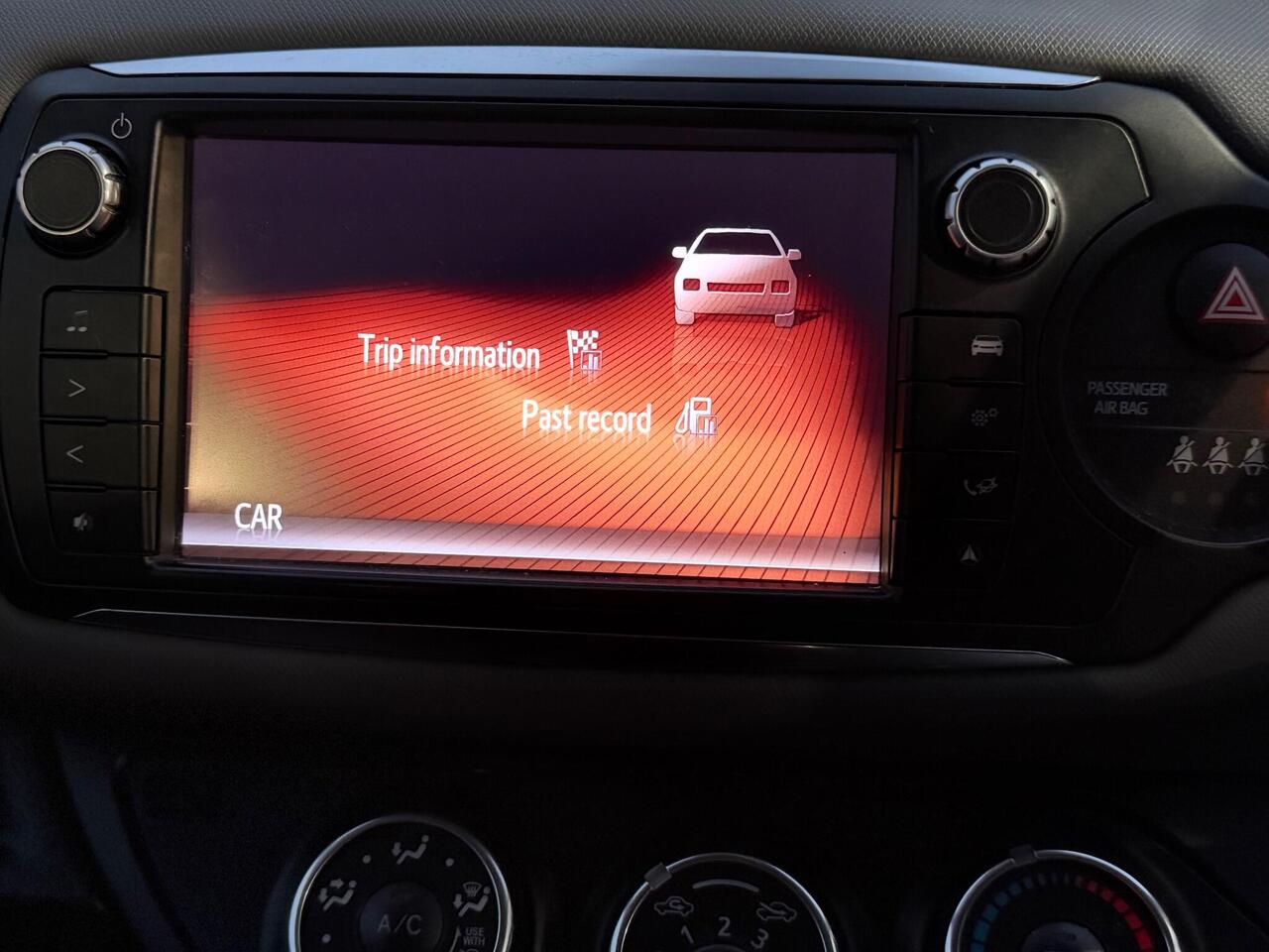 Used Toyota Yaris 2014 for sale - 76900094: Photo 32