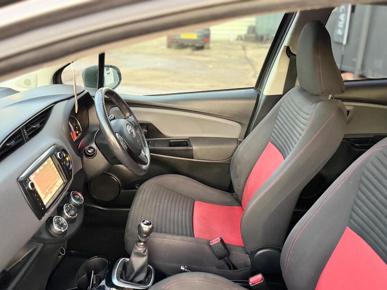 Used Toyota Yaris 2014 for sale - 76900094: Photo 45