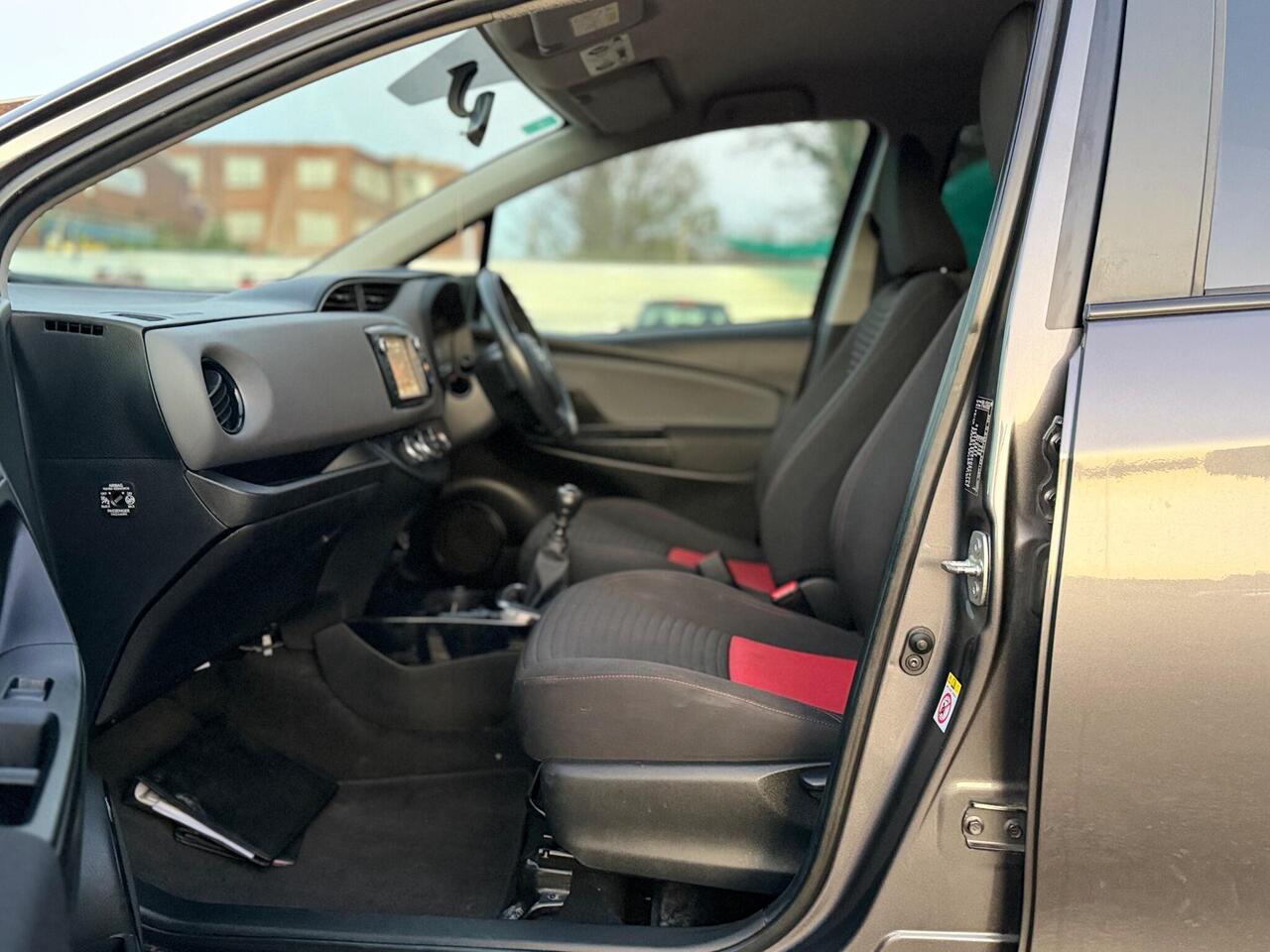 Used Toyota Yaris 2014 for sale - 76900094: Photo 46