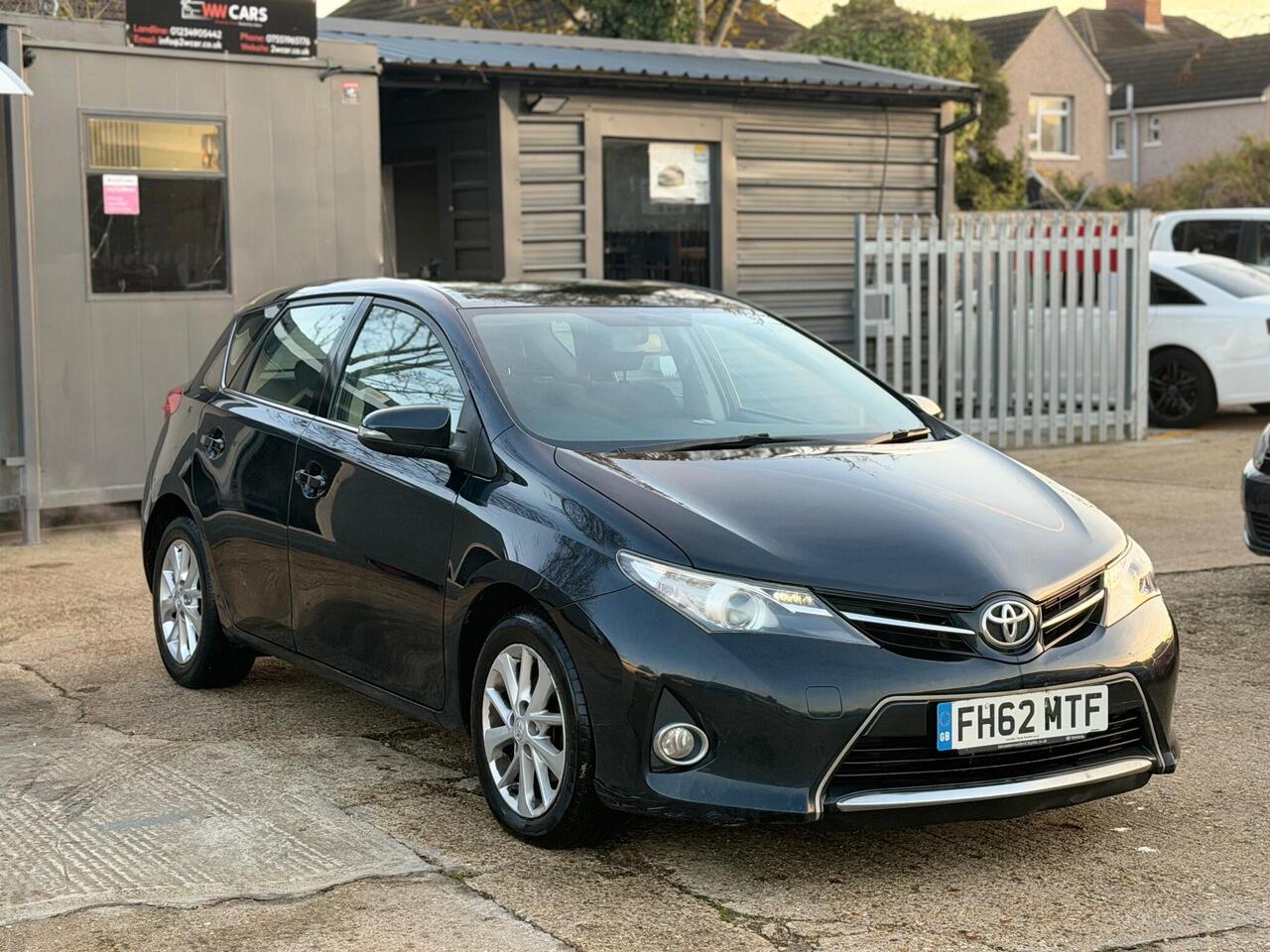 Used Toyota Auris 2013 for sale - 76734425: Photo 2