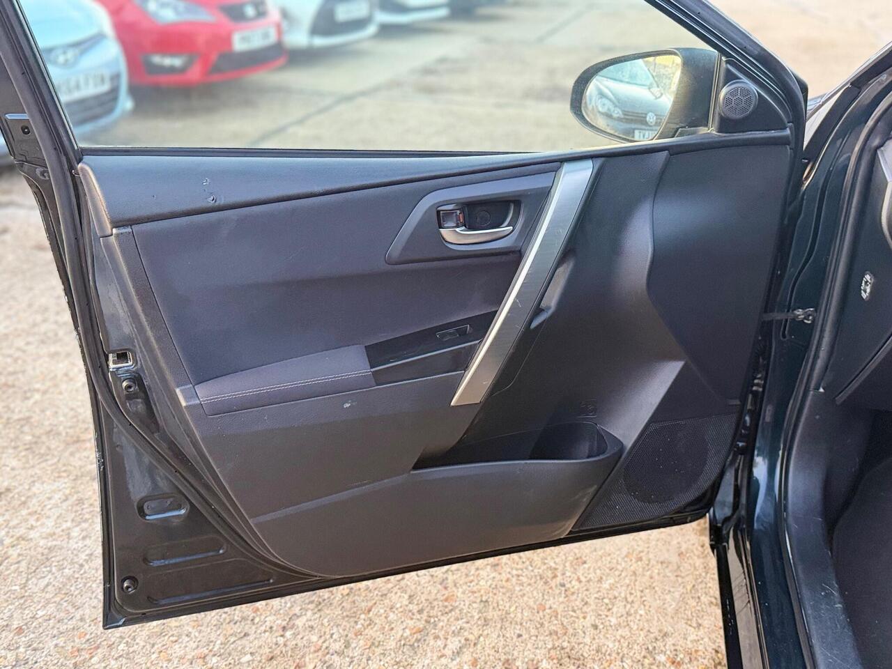 Used Toyota Auris 2013 for sale - 76734425: Photo 30