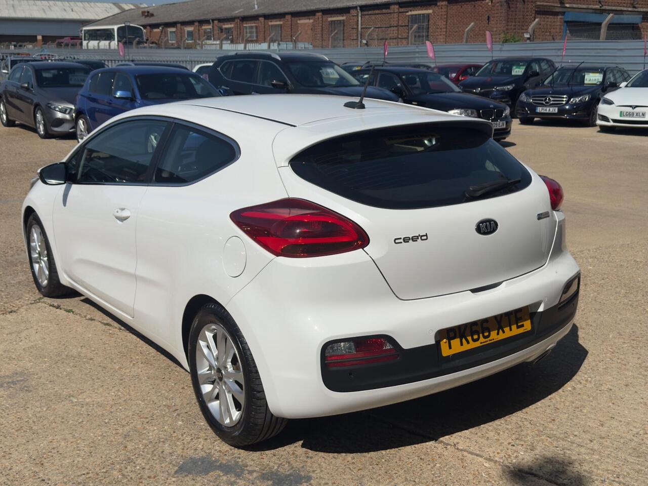 Used Kia Pro Ceed 2016 for sale - 76734424: Photo 9