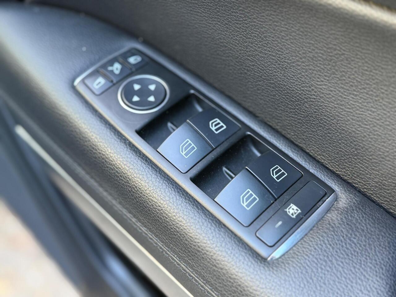 Used Mercedes-Benz E Class 2012 for sale - 77298413: Photo 35