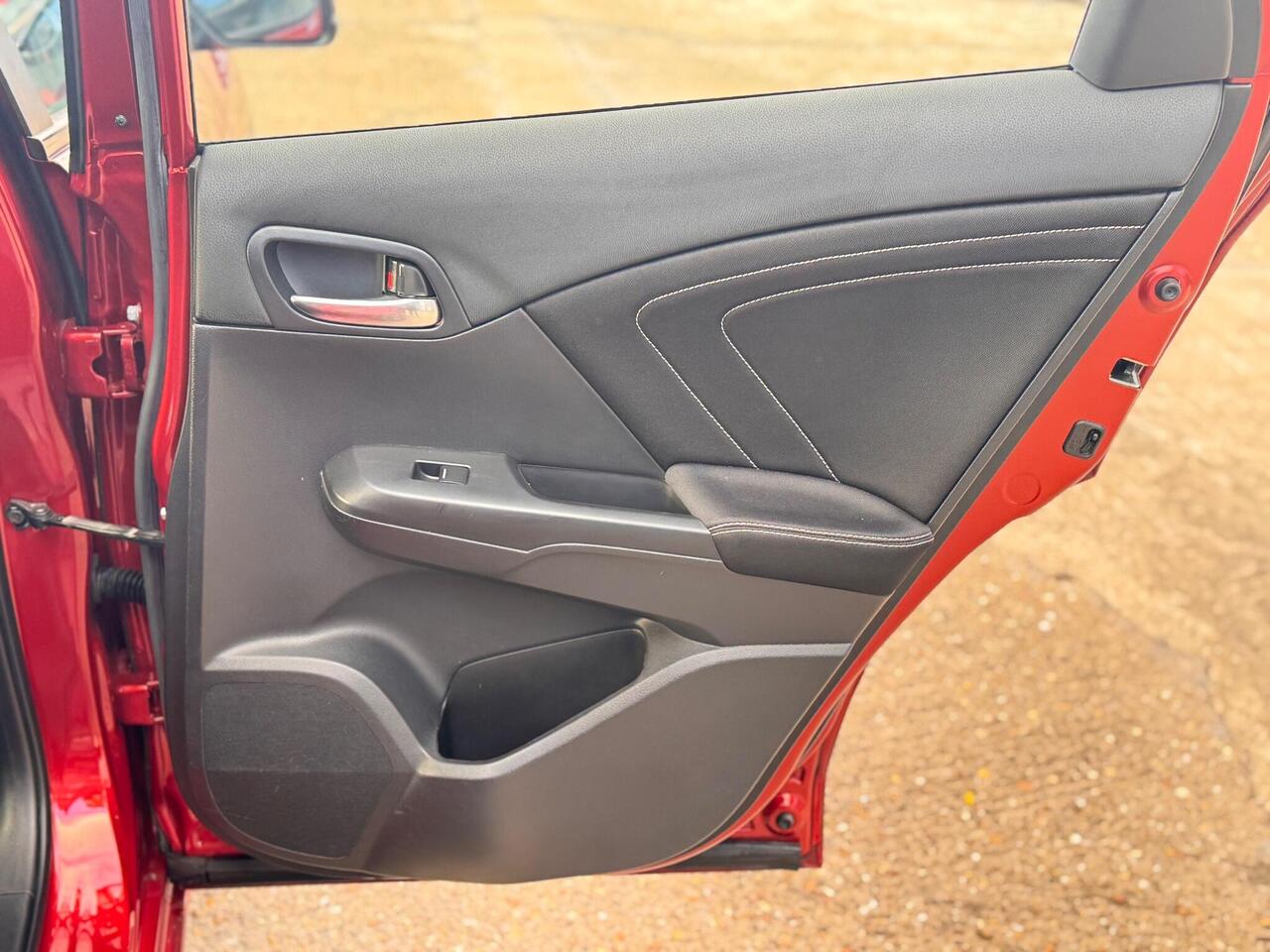 Used Honda Civic 2016 for sale - 76734405: Photo 41