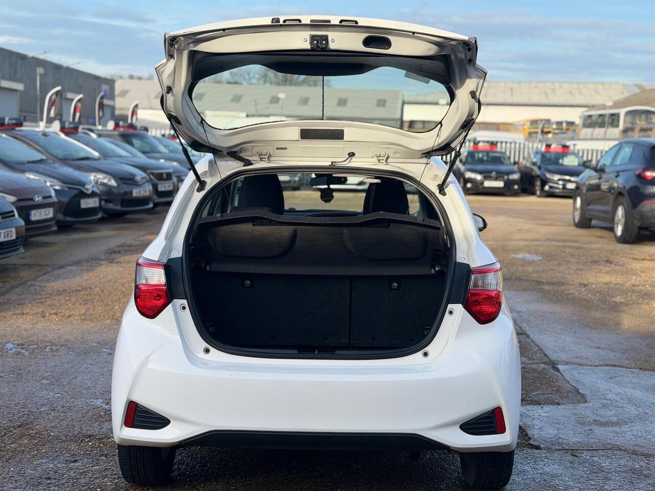 Used Toyota Yaris 2018 for sale - 76942889: Photo 15