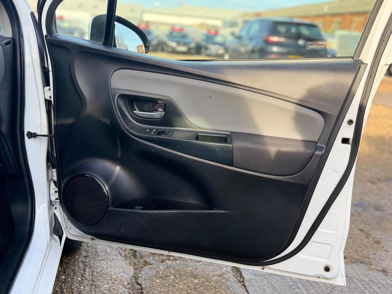 Used Toyota Yaris 2018 for sale - 76942889: Photo 39