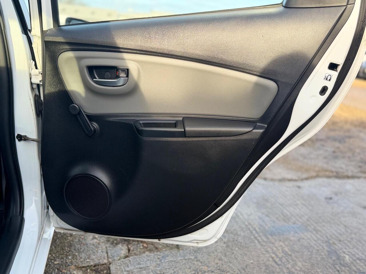 Used Toyota Yaris 2018 for sale - 76942889: Photo 40