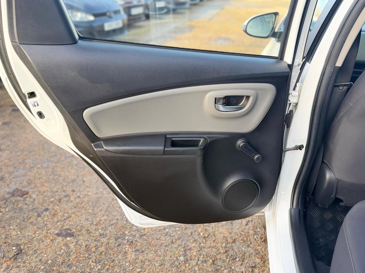 Used Toyota Yaris 2018 for sale - 76942889: Photo 41