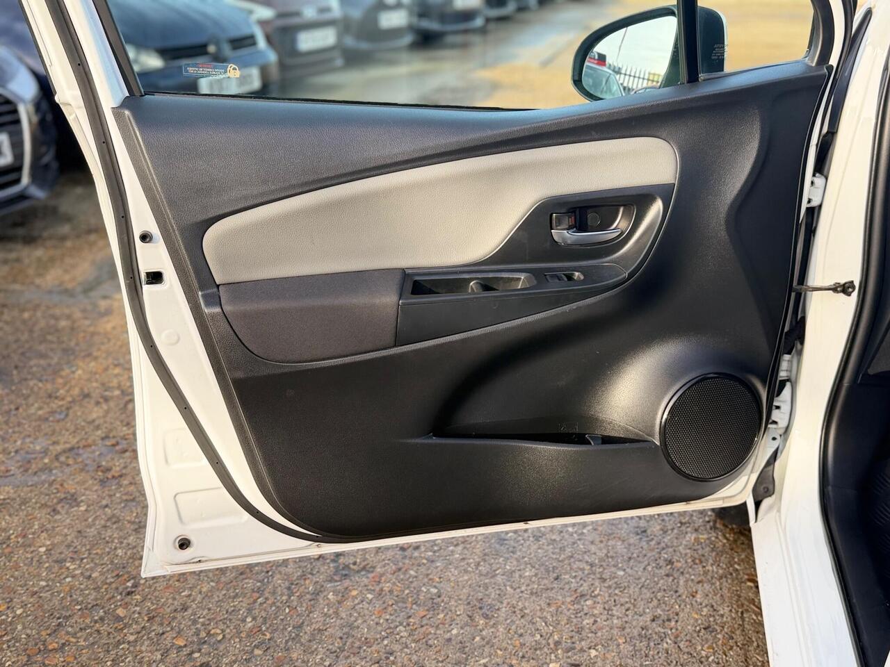 Used Toyota Yaris 2018 for sale - 76942889: Photo 43