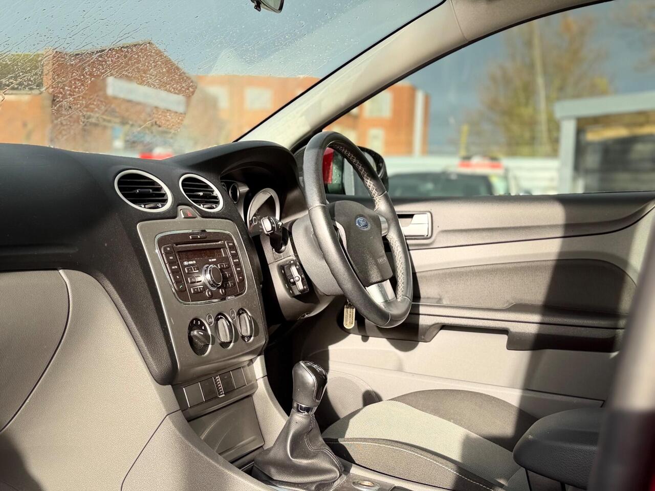 Used Ford Focus 2010 for sale - 77648013: Photo 17