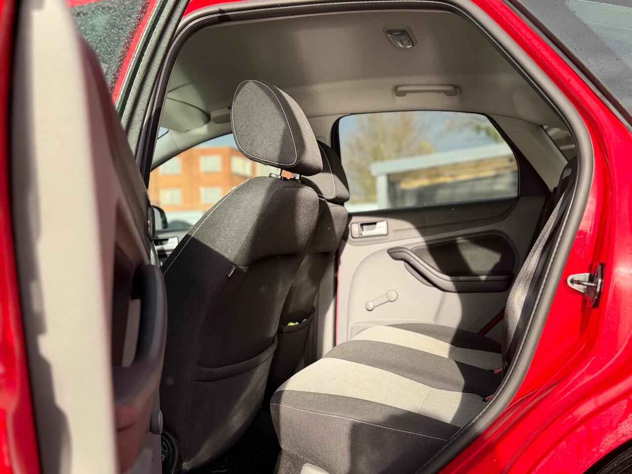 Used Ford Focus 2010 for sale - 77648013: Photo 19