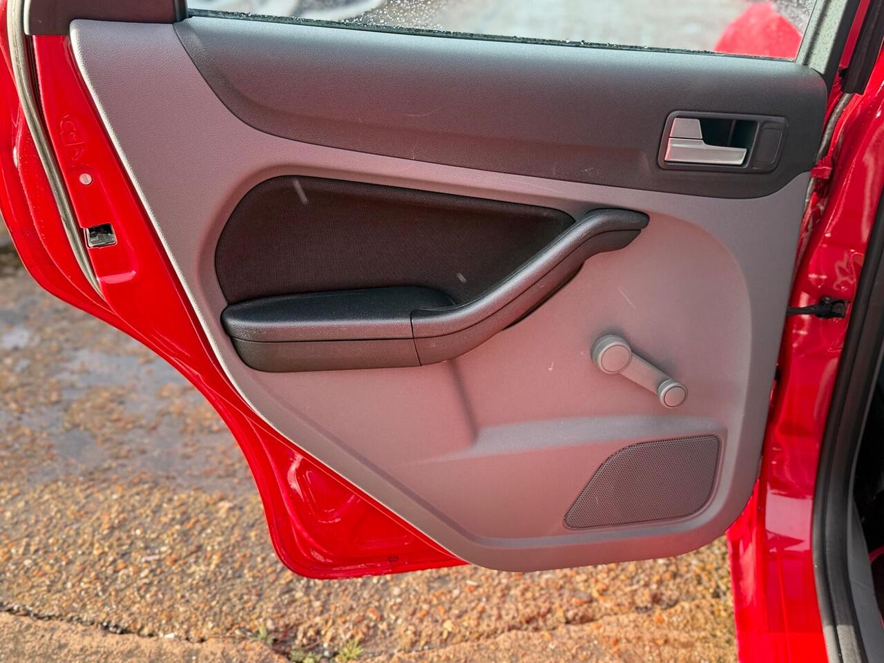 Used Ford Focus 2010 for sale - 77648013: Photo 26