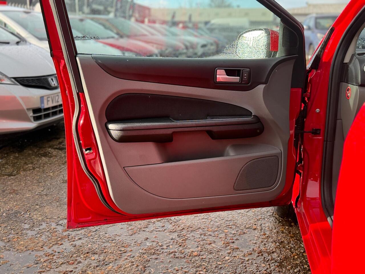 Used Ford Focus 2010 for sale - 77648013: Photo 27