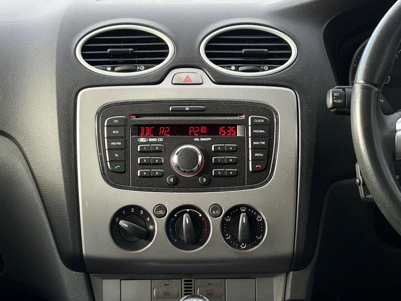 Used Ford Focus 2010 for sale - 77648013: Photo 32