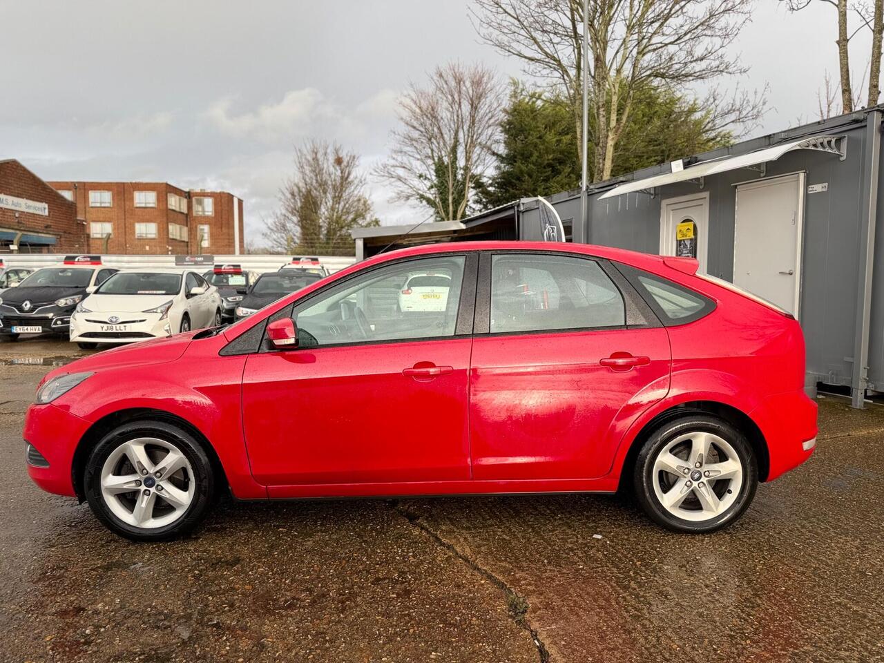 Used Ford Focus 2010 for sale - 77648013: Photo 9