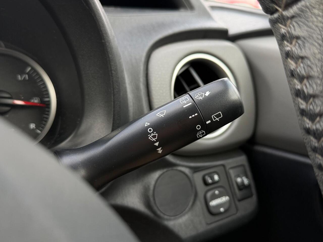 Used Toyota Yaris 2012 for sale - 77739528: Photo 17