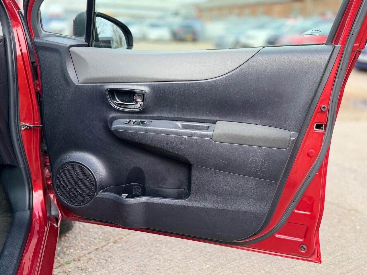 Used Toyota Yaris 2012 for sale - 77739528: Photo 23