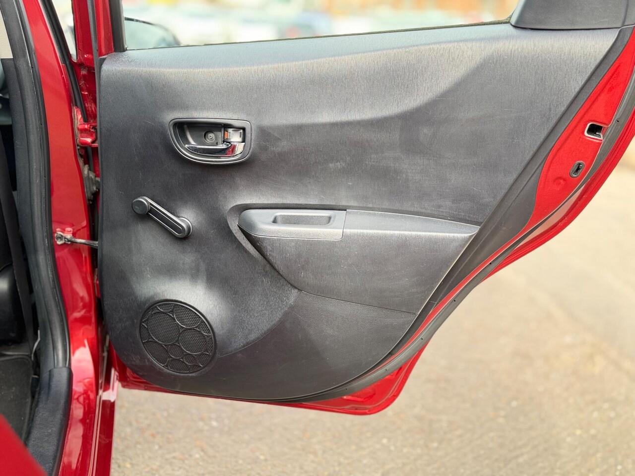 Used Toyota Yaris 2012 for sale - 77739528: Photo 24