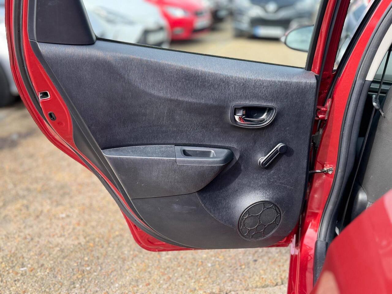 Used Toyota Yaris 2012 for sale - 77739528: Photo 25