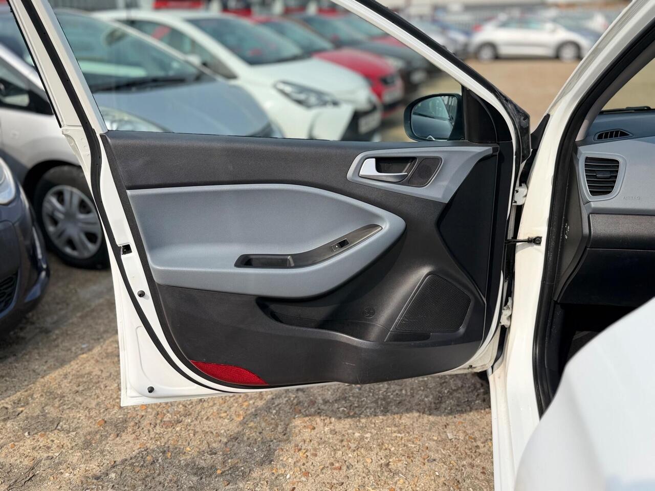 Used Hyundai i20 2016 for sale - 77994656: Photo 32