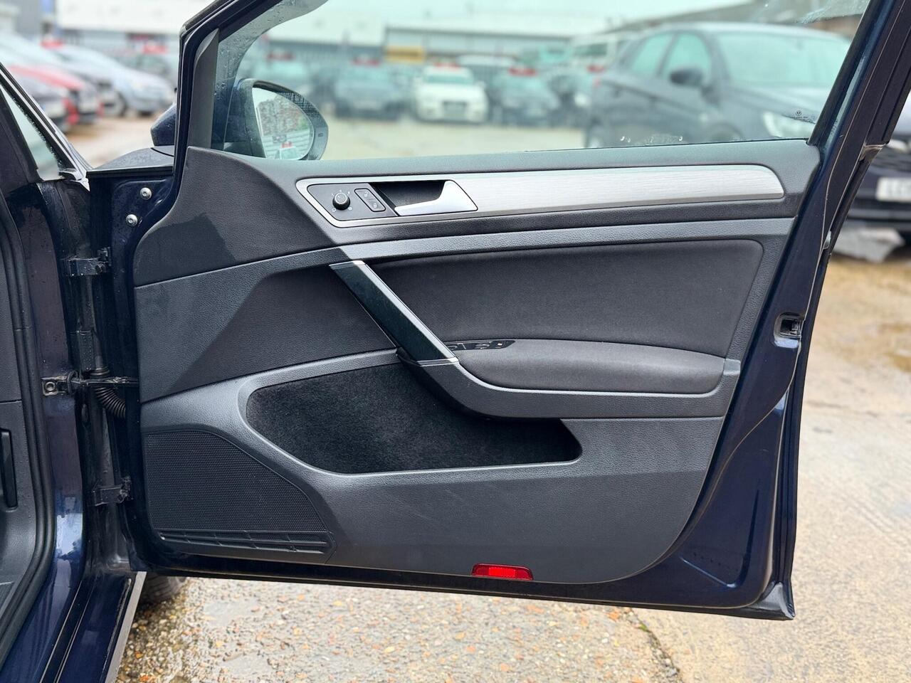 Used Volkswagen Golf 2017 for sale - 76772818: Photo 42