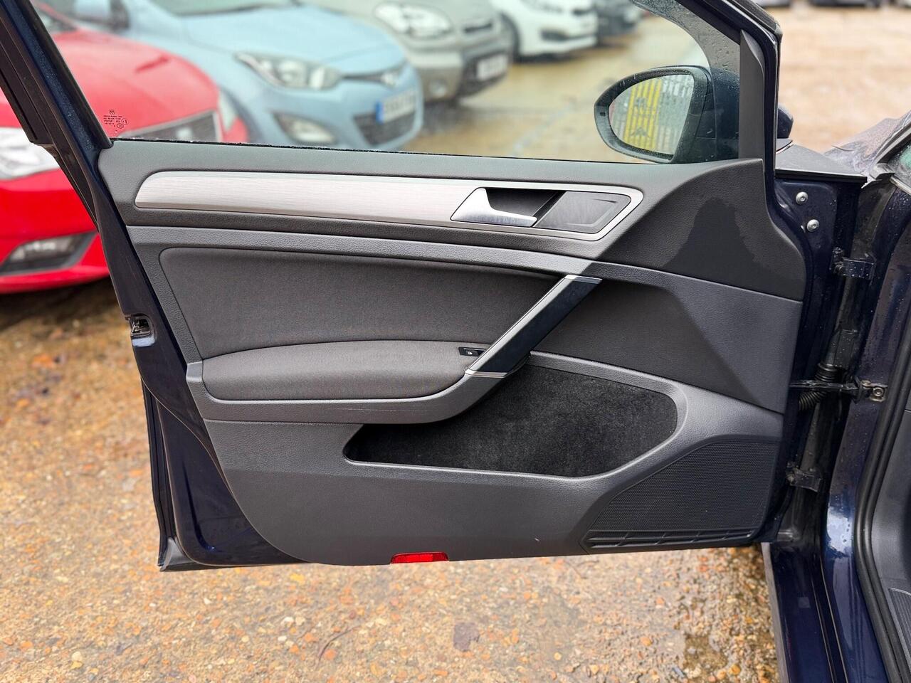 Used Volkswagen Golf 2017 for sale - 76772818: Photo 45