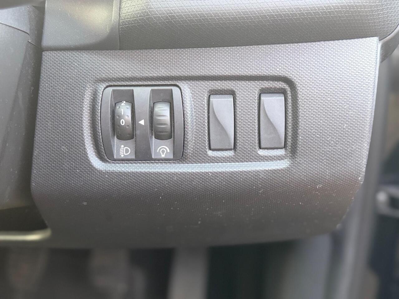 Used Renault Clio 2014 for sale - 77067478: Photo 26