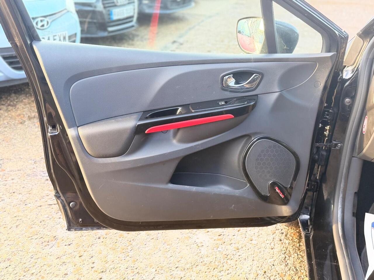 Used Renault Clio 2014 for sale - 77067478: Photo 29