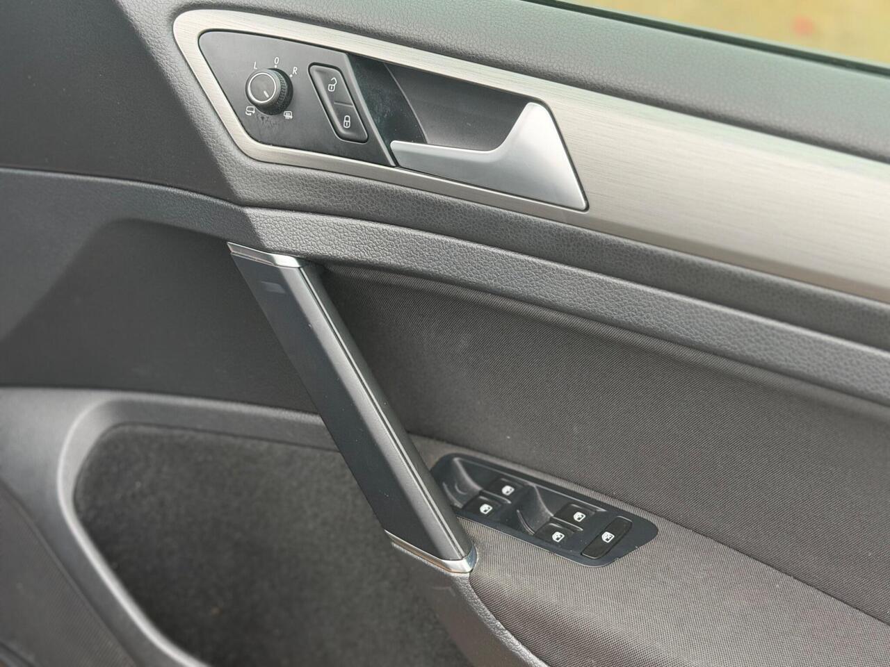 Used Volkswagen Golf 2017 for sale - 77298407: Photo 43