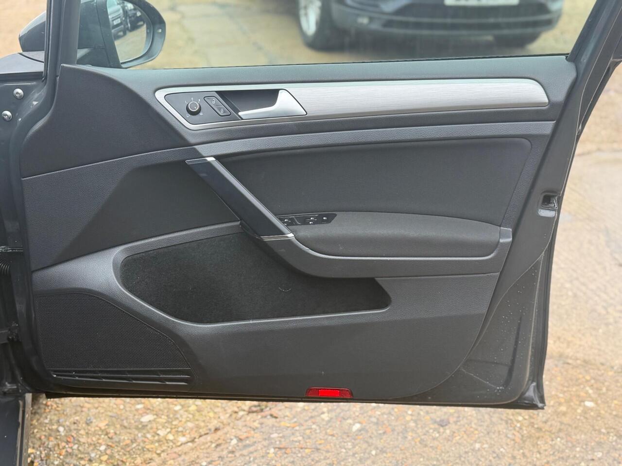 Used Volkswagen Golf 2017 for sale - 77298407: Photo 44