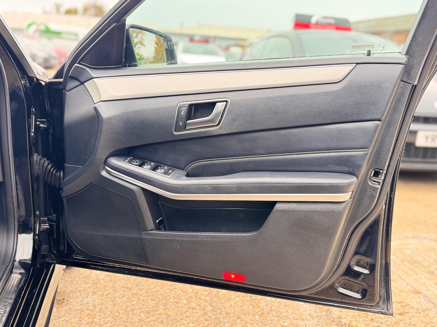 Used Mercedes-Benz E Class 2014 for sale - 76667156: Photo 46