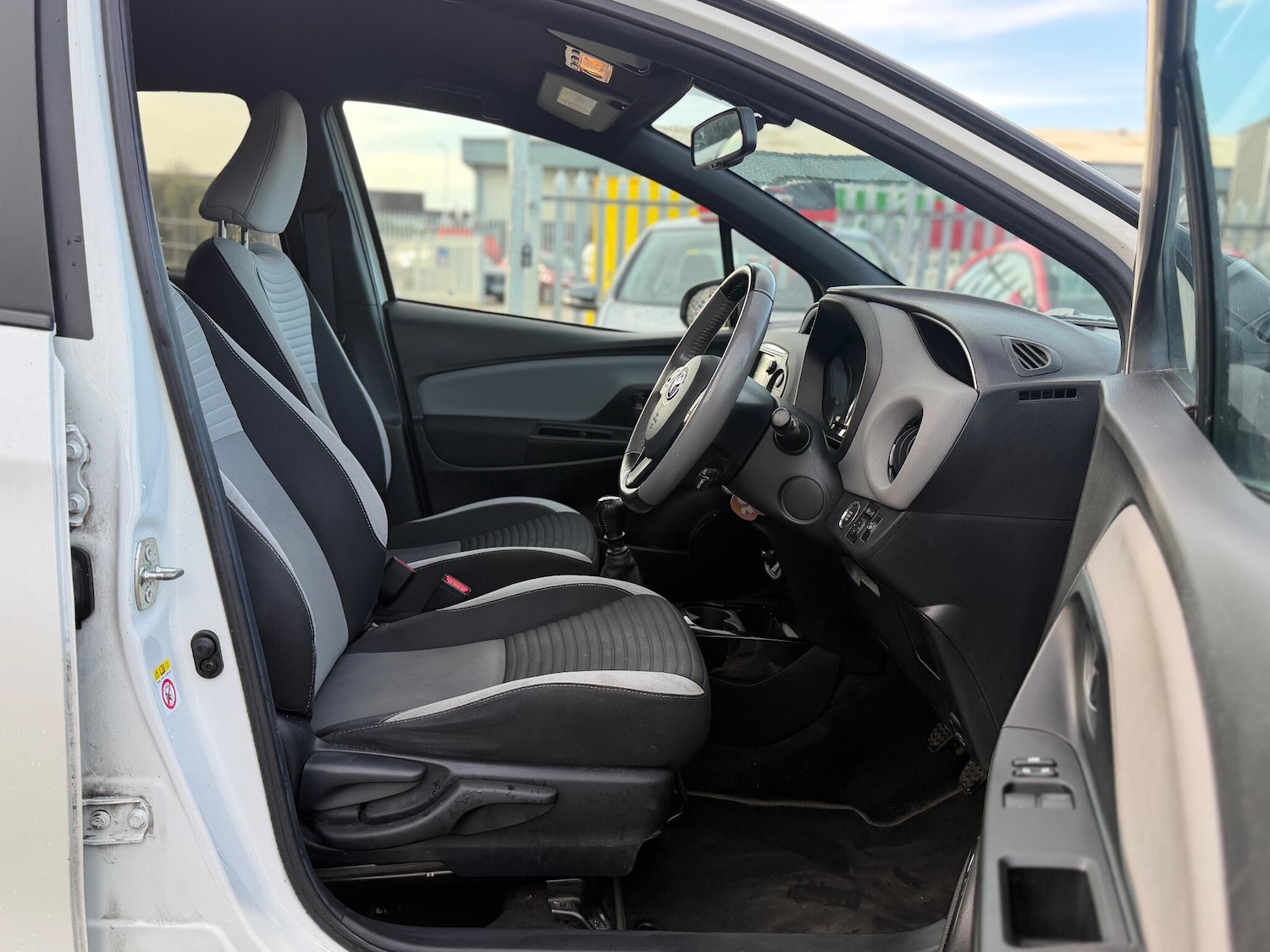 Used Toyota Yaris 2017 for sale - 76667176: Photo 26