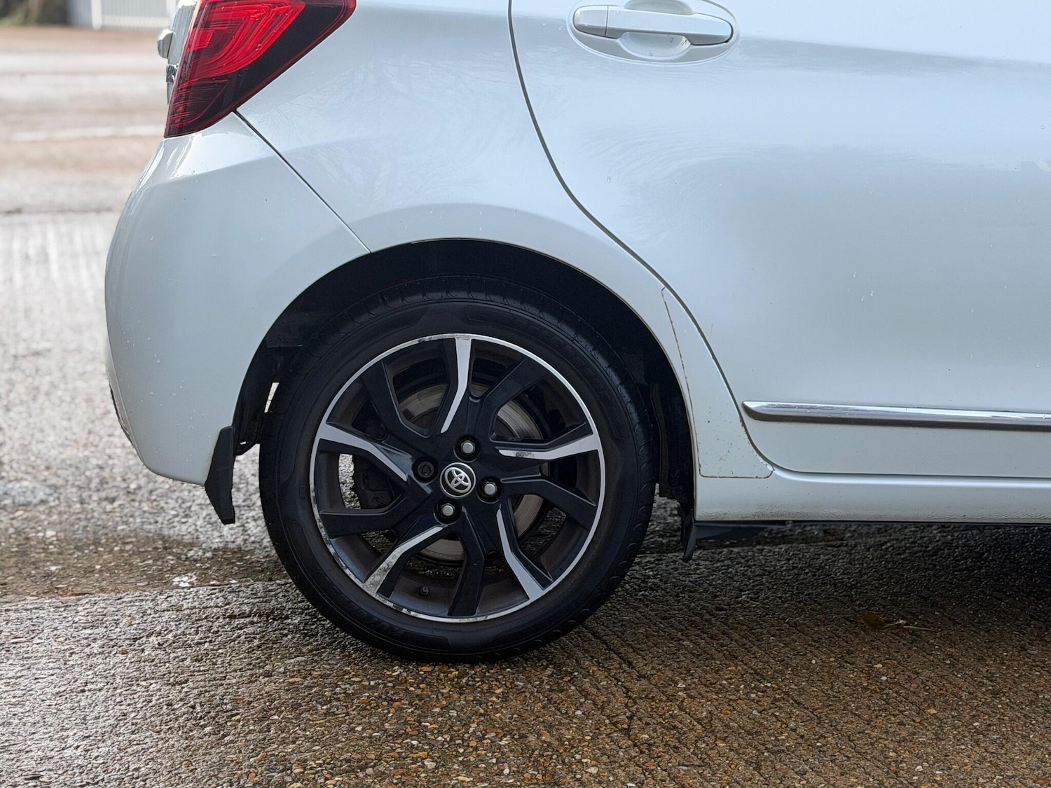 Used Toyota Yaris 2017 for sale - 76667176: Photo 46