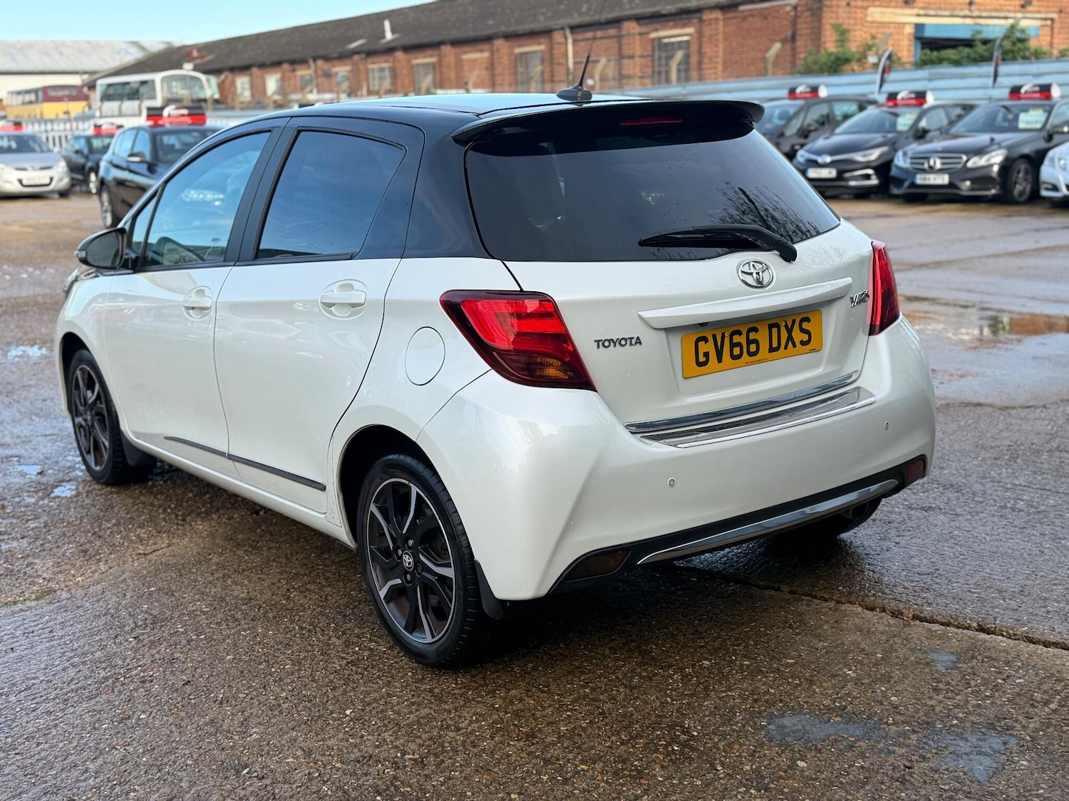 Used Toyota Yaris 2017 for sale - 76667176: Photo 8