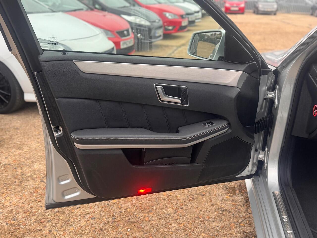 Used Mercedes-Benz E Class 2012 for sale - 76734415: Photo 38