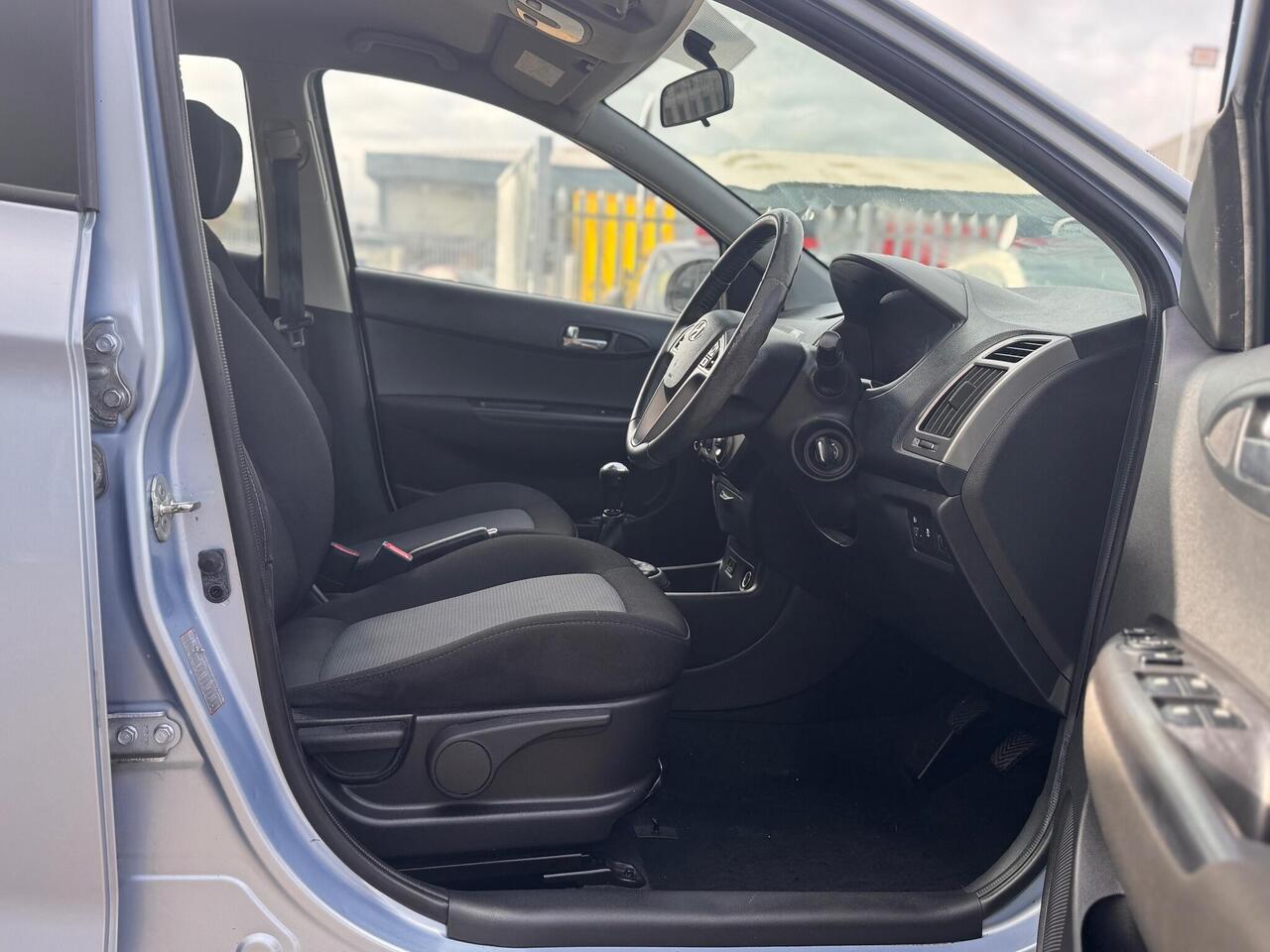 Used Hyundai i20 2014 for sale - 76734426: Photo 25