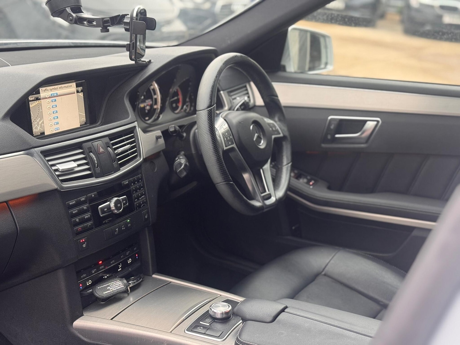 Used Mercedes-Benz E Class 2012 for sale - 76667168: Photo 19