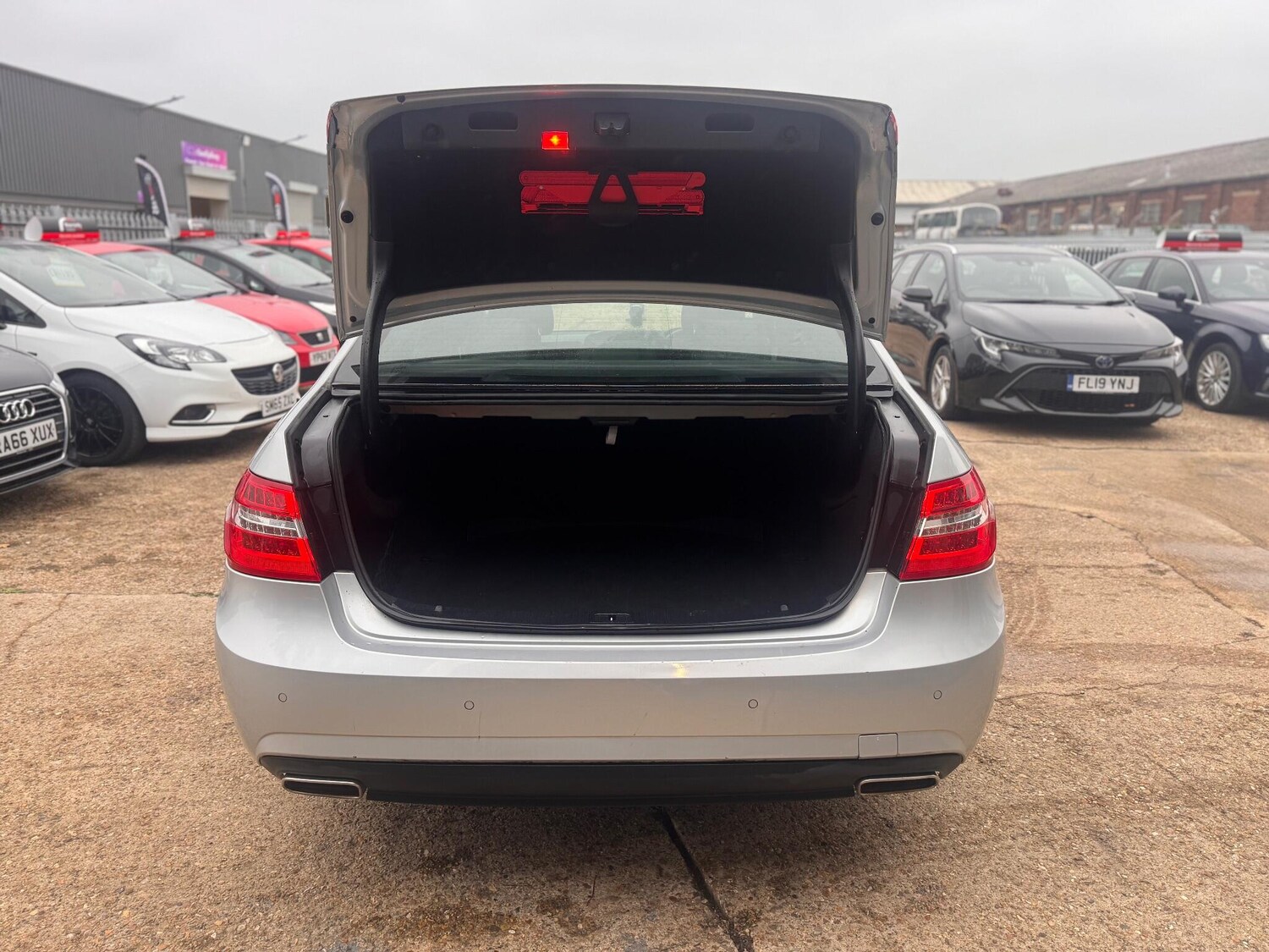 Used Mercedes-Benz E Class 2012 for sale - 76667168: Photo 47