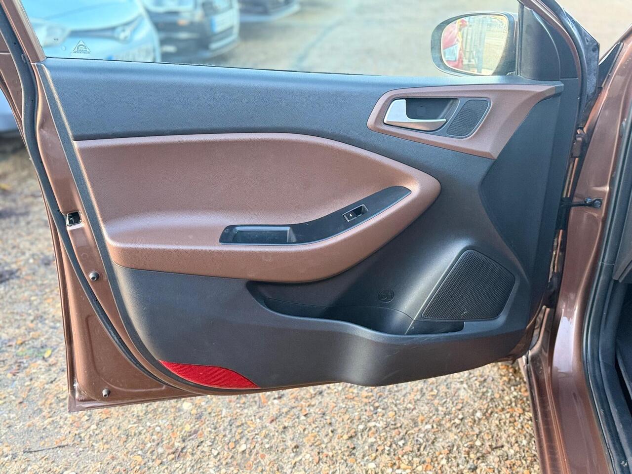 Used Hyundai i20 2015 for sale - 76841853: Photo 48